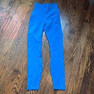 Lululemon wunder under high rise leggings with pockets. Size 2.
